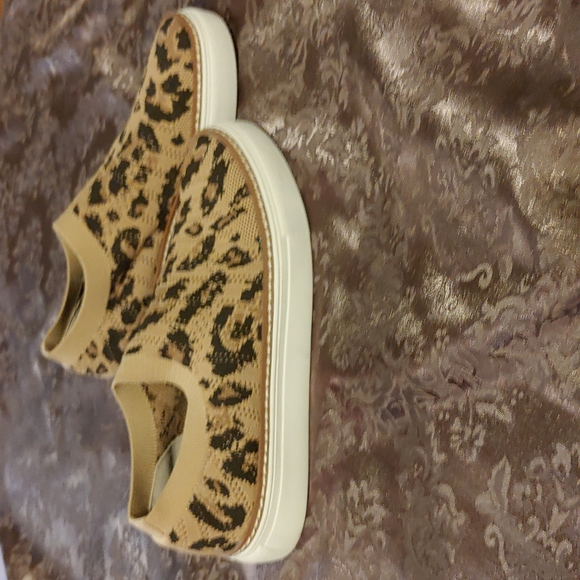 Vince Camuto Keamalla Leopard-Print Knit Slip-On Sneakers - Picture 2 of 8